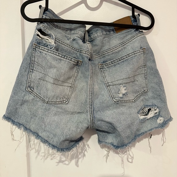 American Eagle 90’s Boyfriend shorts - Picture 2 of 4